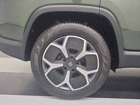 Used 2024 Rivian R1S Adventure AWD/4WD image 12