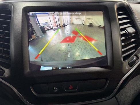 Used 2019 Jeep Cherokee Trailhawk AWD/4WD image 28