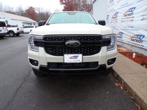 Used 2025 Ford Ranger XLT w/ Black Appearance Package image 4