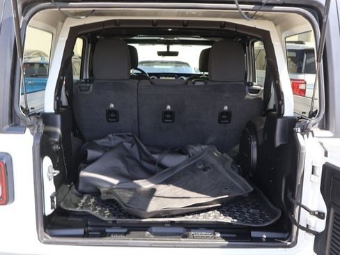 Used 2020 Jeep Wrangler Unlimited Sahara AWD/4WD image 6