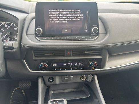 Used 2025 Nissan Rogue SV AWD/4WD image 17