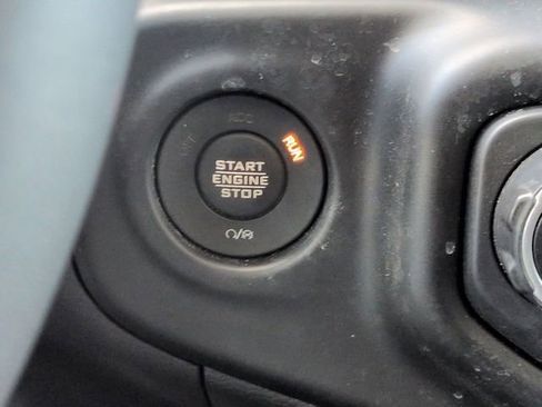 Used 2023 Jeep Gladiator Sport AWD/4WD image 25