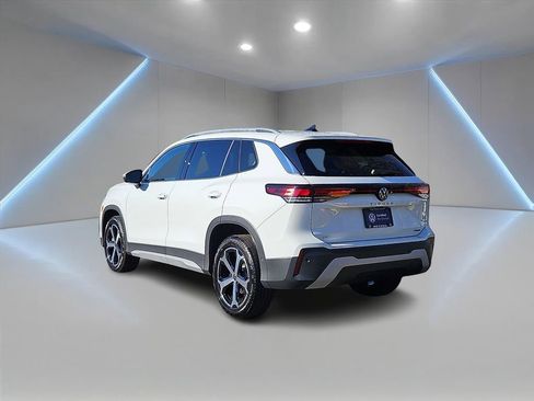 Certified 2025 Volkswagen Tiguan SE image 5