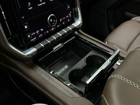 Used 2025 GMC Yukon XL Denali Ultimate image 30