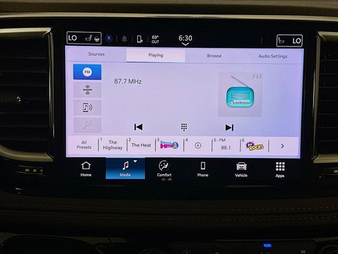 Used 2021 Chrysler Pacifica Touring-L image 21