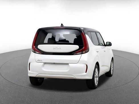 Used 2025 Kia Soul LX w/ LX Technology Package FWD image 8