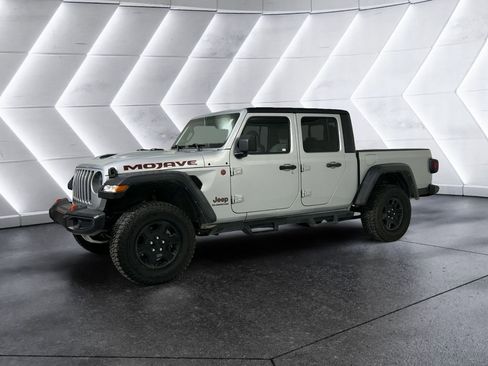 Used 2022 Jeep Gladiator Mojave w/ Trailer Tow Package AWD/4WD image 3