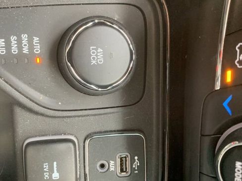 Used 2021 Jeep Compass Limited image 21