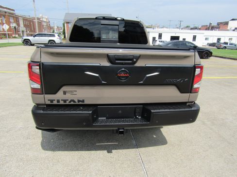 Used 2021 Nissan Titan PRO-4X w/ Pro-4x Convenience Package image 4