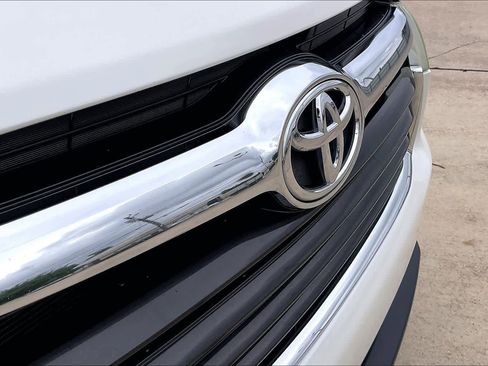Used 2015 Toyota Highlander Plus FWD image 32