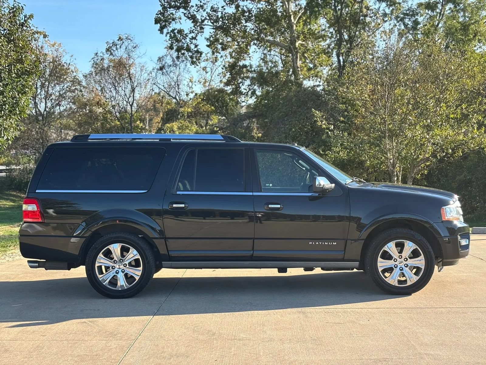 Used 2015 Ford Expedition EL Platinum AWD/4WD image 4
