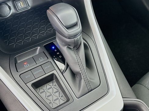 Used 2025 Toyota RAV4 XLE w/ Convenience Package image 24