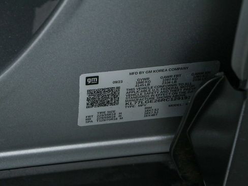Used 2024 Chevrolet Trax RS w/ Sunroof Package FWD image 32