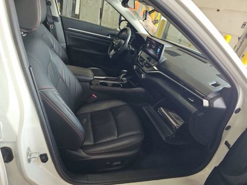 Used 2023 Nissan Altima 2.5 SR w/ SR Premium Package FWD image 9