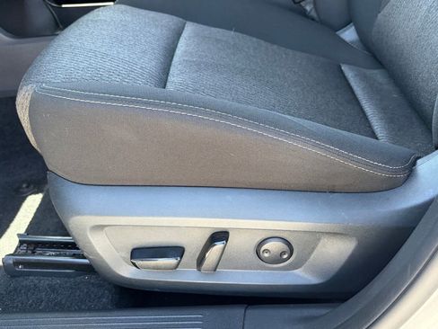 Used 2025 Nissan Rogue SV FWD image 4