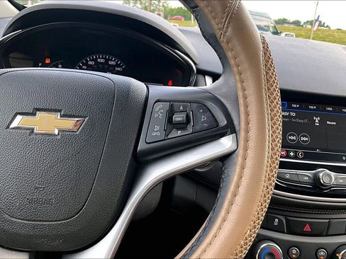 Used 2018 Chevrolet Trax LT w/ LT Convenience Package AWD/4WD image 18