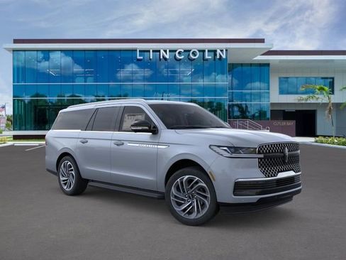New 2026 Lincoln Navigator L Premier AWD/4WD image 7
