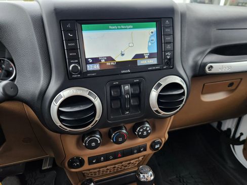 Used 2017 Jeep Wrangler Unlimited Sahara w/ Dual Top Group AWD/4WD image 28