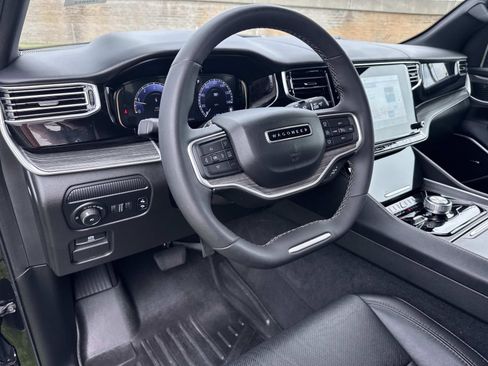 Used 2023 Jeep Wagoneer Series II w/ Flexible Seating Group AWD/4WD image 18
