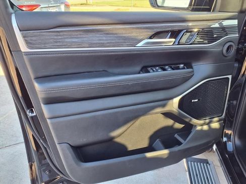 Used 2022 Jeep Wagoneer Series III w/ Premium Group I image 18