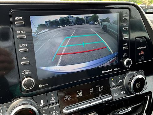 Used 2021 Toyota Highlander XLE image 20