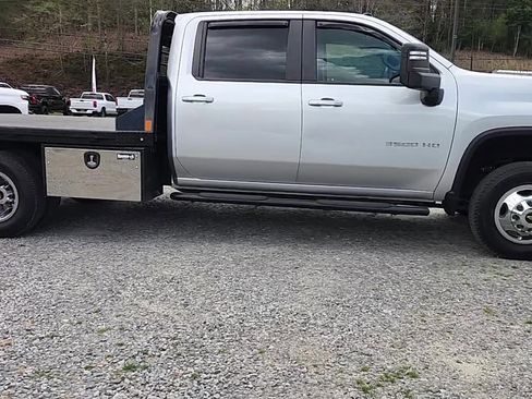 Used 2022 Chevrolet Silverado 3500 LT w/ Convenience Package AWD/4WD image 8