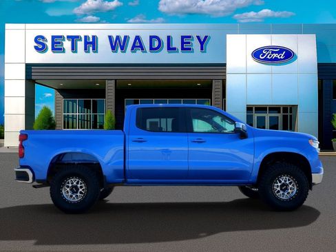 Used 2025 Chevrolet Silverado 1500 LT AWD/4WD image 2