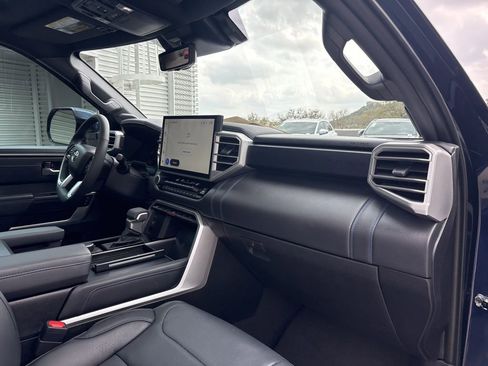 Used 2025 Toyota Sequoia Platinum image 15