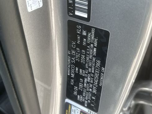 Used 2024 Kia Forte LXS w/ LXS Technology Package FWD image 17