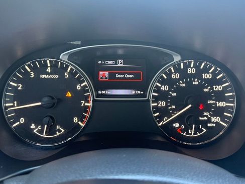 Used 2016 Nissan Pathfinder SV image 29