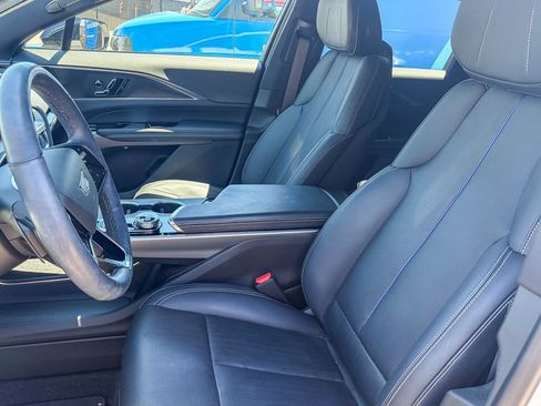 Used 2024 Cadillac Lyriq Luxury AWD/4WD image 7