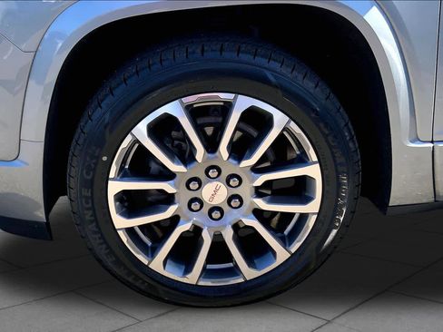 Used 2023 GMC Acadia Denali w/ Denali Ultimate Package AWD/4WD image 11