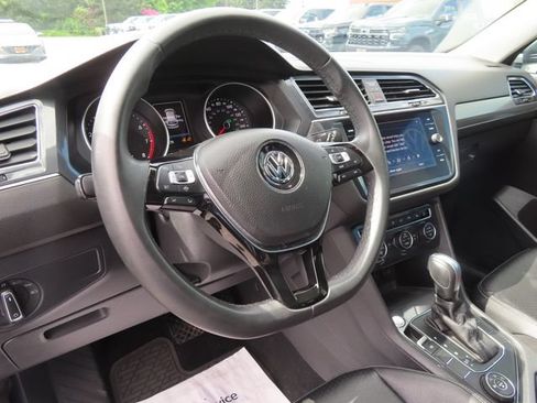 Used 2020 Volkswagen Tiguan SE w/ Panoramic Sunroof Package AWD/4WD image 15