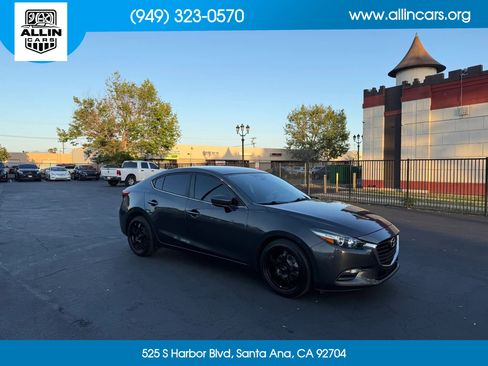 Used 2018 MAZDA MAZDA3 Touring FWD image 3