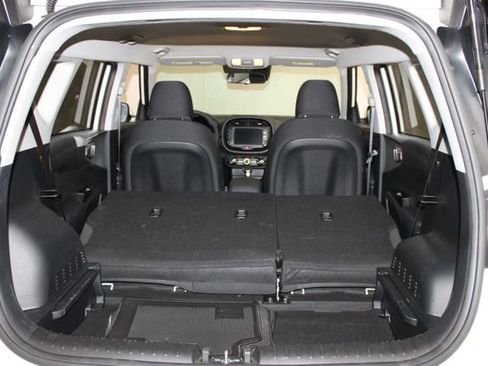 Used 2025 Kia Soul LX FWD image 30