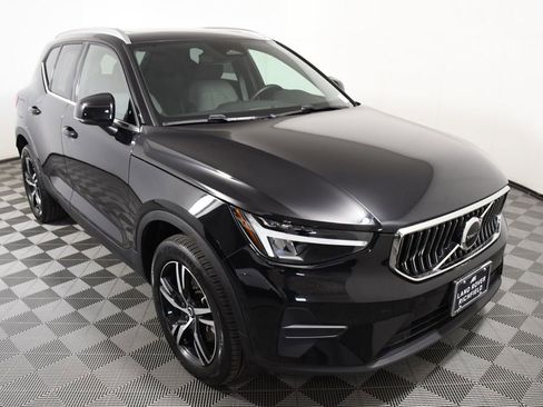 Used 2025 Volvo XC40 B5 Core AWD/4WD image 9