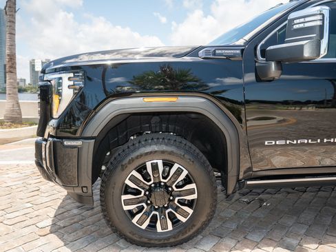 Used 2026 GMC Sierra 2500 Denali Ultimate AWD/4WD image 13