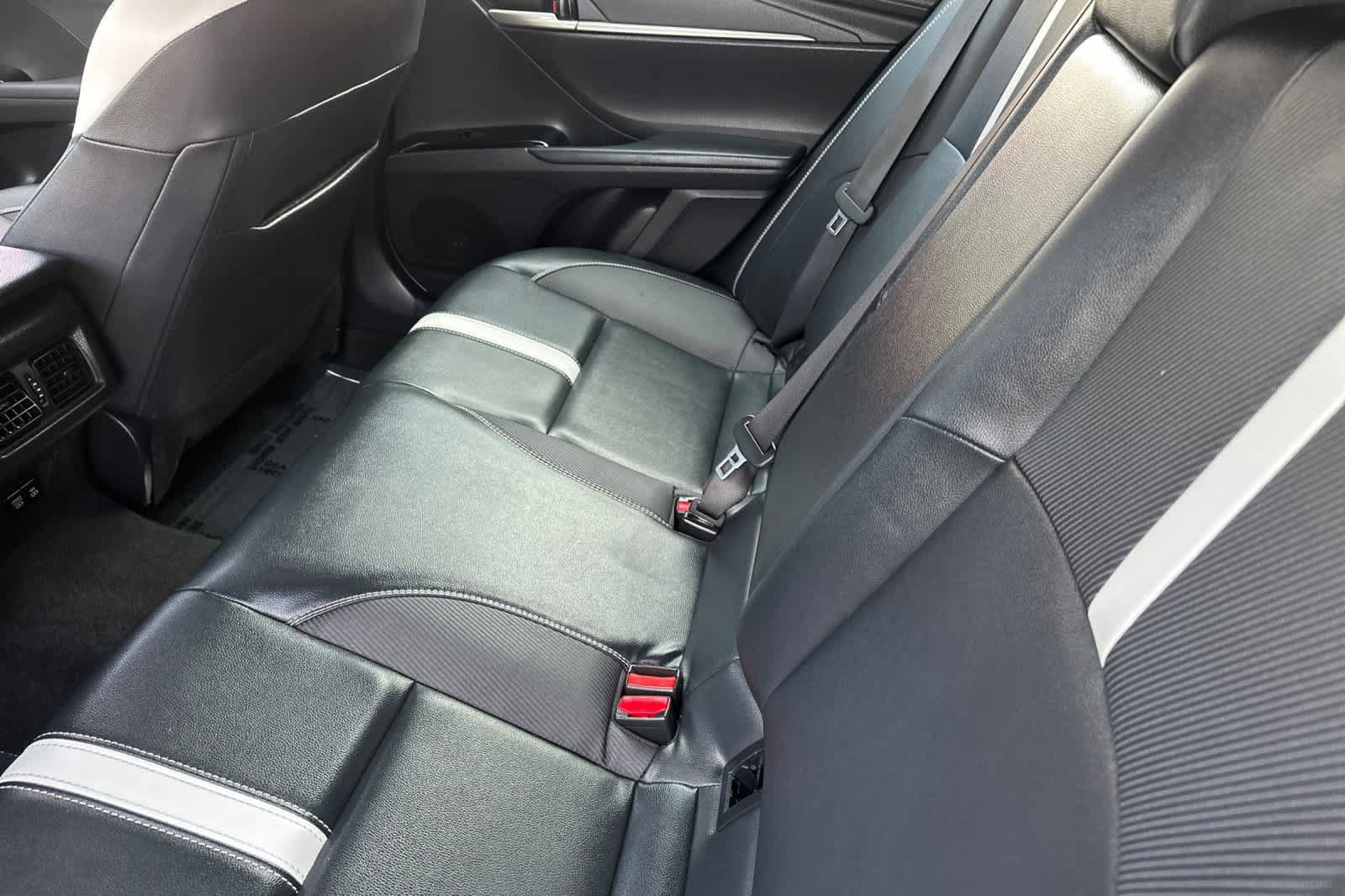 Used 2025 Toyota Camry SE FWD image 4