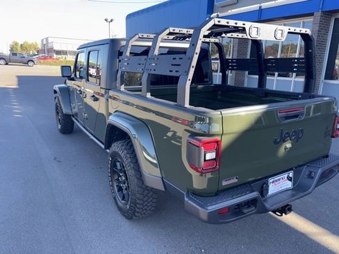 Used 2024 Jeep Gladiator Sport image 9