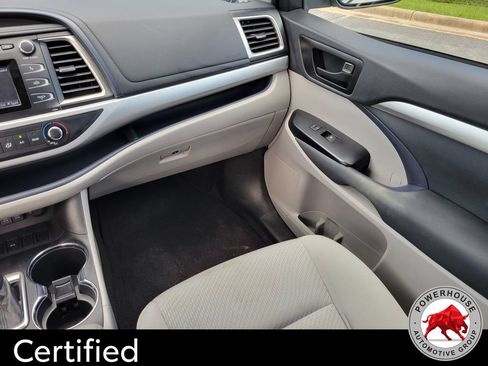 Used 2019 Toyota Highlander LE FWD image 22