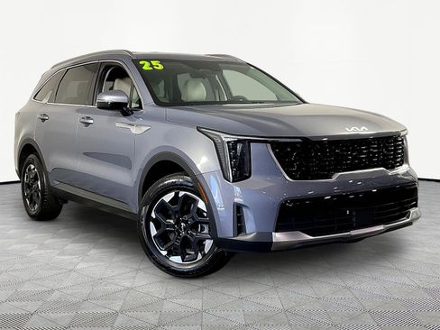 Certified 2025 Kia Sorento S AWD/4WD image 3