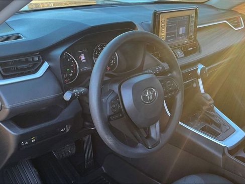 Used 2021 Toyota RAV4 XLE w/ Convenience Package image 17