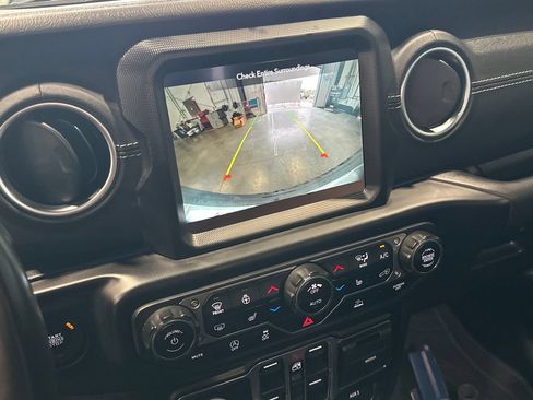 Used 2022 Jeep Wrangler Unlimited Sahara w/ LED Lighting Group AWD/4WD image 23