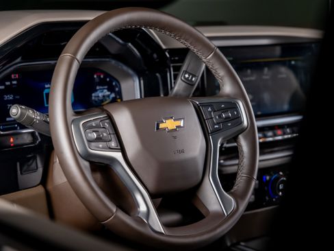 Used 2025 Chevrolet Silverado 2500 LTZ w/ LTZ Premium Package AWD/4WD image 31