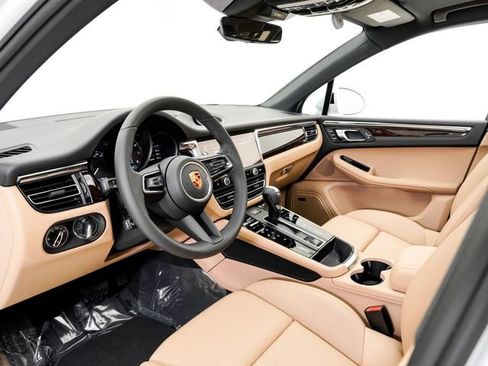 New 2026 Porsche Macan AWD/4WD image 4