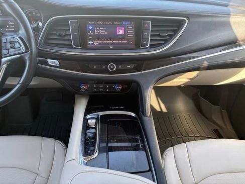 Used 2023 Buick Enclave Essence image 4