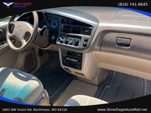 Used 2000 Toyota Sienna LE FWD image 8
