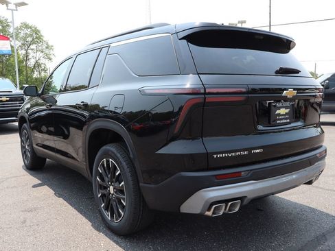 New 2026 Chevrolet Traverse LT w/ Sun and Wheel Package AWD/4WD image 3