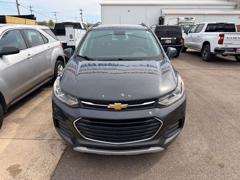 Used 2018 Chevrolet Trax LT w/ Driver Confidence Package FWD image 3