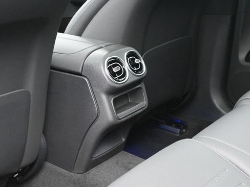 New 2025 Mercedes-Benz GLC 300 4MATIC image 24